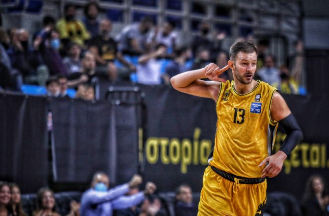 Τα δίνει όλα κόντρα στη Ρίγα με το μυαλό στον Στέφαν