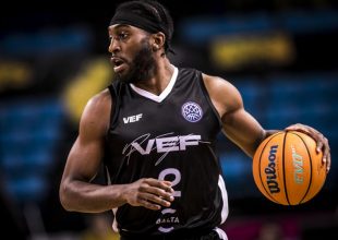 Η ΚΑΕ ΑΕΚ απάντησε στον Κάρι: «Η ανάρμοστη συμπεριφορά σου δεν πρέπει να περάσει ατιμώρητη»