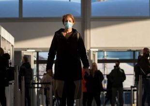 Μετάλλαξη Όμικρον: Συναγερμός από ΠΟΥ – “Πολύ υψηλός κίνδυνος, παγκόσμια εξάπλωση”