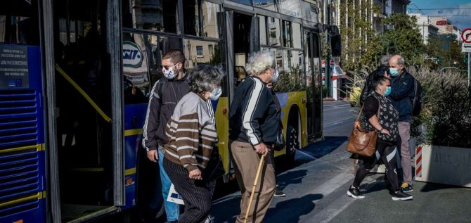 Κορωνοϊός: Με τρίτη δόση εμβολίου 2.000 λιγότερα κρούσματα τη μέρα – Απαραίτητα τα μέτρα στα Μέσα Μεταφοράς