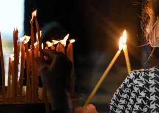 Ιερά Σύνοδος σε απείθαρχους ιερείς και πιστούς: Εμβολιαστείτε, κάντε rapid test και τηρείστε τα μέτρα