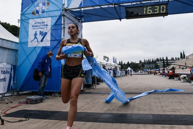 Αυθεντικός Μαραθώνιος Αθήνας: Νικητές στα 5χλμ Παπούλιας και Μαρινάκου