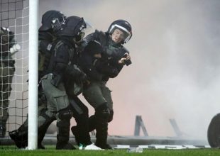 Επέμβαση των ΜΑΤ για να πάρουν τους οπαδούς του ΠΑΟΚ (pics)