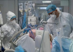 Κορωνοϊός: Ποιοι εμβολιασμένοι νοσούν και νοσηλεύονται