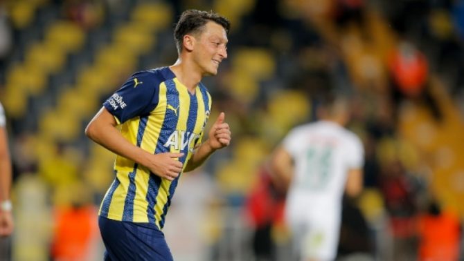 Πλήγμα στη Φενέρ, νοκ άουτ για Ολυμπιακό ο Οζίλ