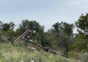 Κακοκαιρία: Μεγάλες καταστροφές στην Ηλεία – Ξεριζώθηκαν δέντρα, παρασύρθηκαν οχήματα