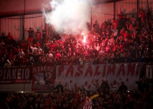 Ολυμπιακός-Παναθηναϊκός: Επίθεση με μαχαίρια στην φυσούνα του ΣΕΦ καταγγέλλει η Αστυνομία