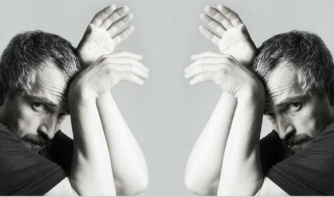 Συνεχίζεται η θεατρική παράσταση «Ρινόκερος» μετά την αποχώρηση του Άρη Σερβετάλη