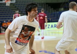 Η Εθνική Σερβίας με μπλουζάκια για τον Γέλοβατς (pics)