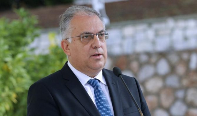 Θεοδωρικάκος: «Επανεξέταση απαγόρευσης αν συνεχίσει ο κόσμος να μη φοράει μάσκα στο γήπεδο»!