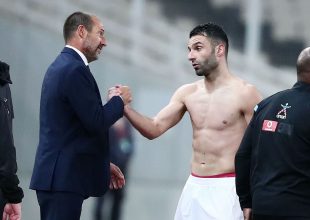 Τζαβέλλας σε Φαν Σιπ: “Δυστυχώς το ποδόσφαιρο είναι σκληρό κι όχι πάντα δίκαιο”
