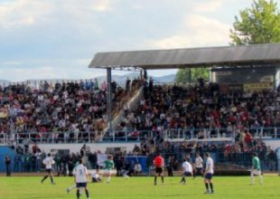Μηχανάκι κατέστρεψε το χορτάρι στο γήπεδο της Αριδαίας!