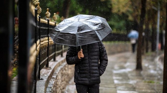 Καιρός: Βροχές και σποραδικές καταιγίδες σήμερα – Χιόνια στα ορεινά