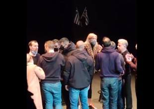 «Μπράβοι εισέβαλαν στο θέατρο για να σταματήσουν την παράσταση» του Χρ.Ζαραλίκου