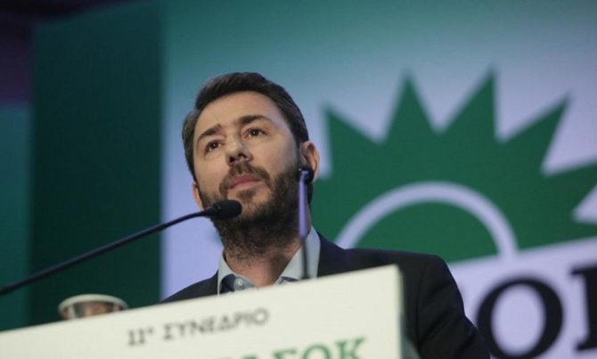 Οριστικό: Μεγάλη νίκη Νίκου Ανδρουλάκη, 68,42% έναντι 31,58% του Γιώργου Παπανδρέου Οριστικό: Μεγάλη νίκη Νίκου Ανδρουλάκη, 68,42% έναντι 31,58% του Γιώργου Παπανδρέου