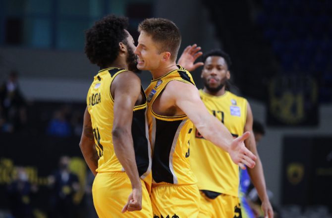 Κόντρα σε όλους και σε όλα η Βασίλισσα πήρε την πρόκριση