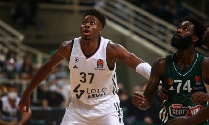 Θετικός στον κορωνοϊό ο Κώστας Αντετοκούνμπο