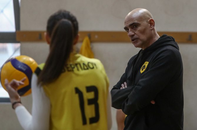 Αρσενιάδης: «Σοβαρή και πειθαρχημένη η ΑΕΚ»