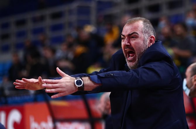 Δέδας σε Ανγκόλα: «Αν θες να βγάλεις χρήματα από το μπάσκετ, θα κάνεις αυτό που σου λέω»