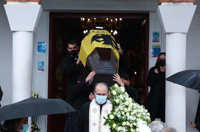 Σύσσωμη η ΑΕΚ αποχαιρέτησε τον Γενεράκη (pics)