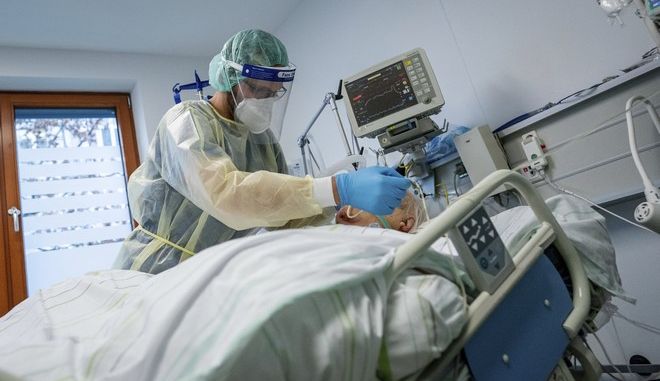 Κορωνοϊός: 77 νεκροί και 4.801 νέα κρούσματα σήμερα στην Ελλάδα – 683 διασωληνωμένοι