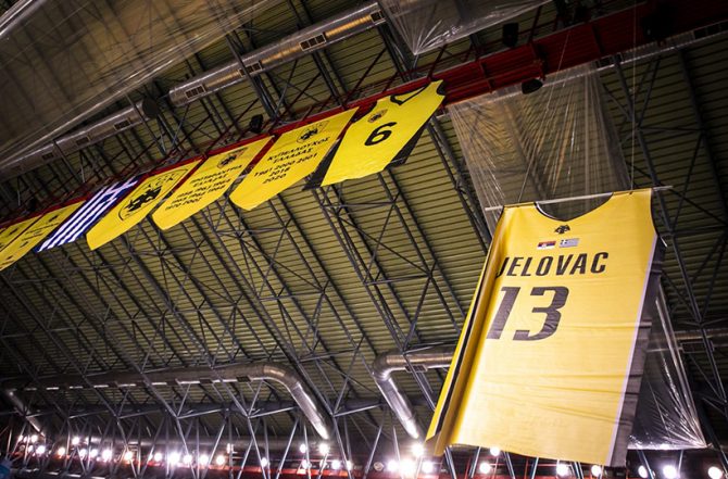 ΟΛΟΙ Λιόσια για την Βασίλισσα και τον Στέβαν