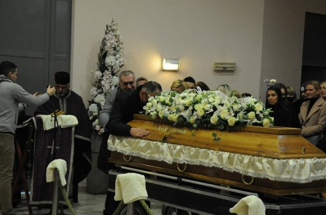 Ράγισαν καρδιές στην κηδεία του Γέλοβατς (ΦΩΤΟ)