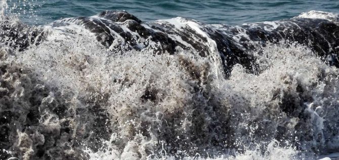 Καιρός: Ερχονται κύματα 6 μέτρων στον Σαρωνικό – Προειδοποίηση για θυελλώδεις ανέμους