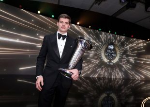 Formula 1: Ο Φερστάπεν παρέλαβε το τρόπαιο, απόντες οι Χάμιλτον και Βολφ
