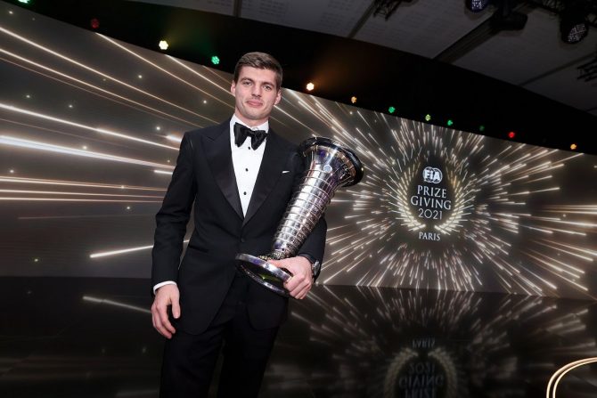 Formula 1: Ο Φερστάπεν παρέλαβε το τρόπαιο, απόντες οι Χάμιλτον και Βολφ