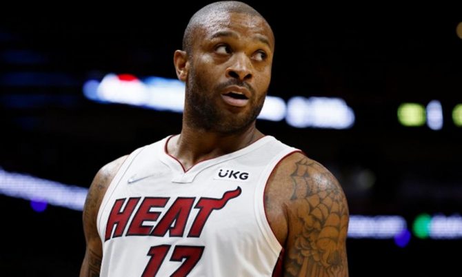 Στο υγειονομικό πρωτόκολλο ο Τάκερ και δύο ακόμα παίκτες των Μαϊάμι Χιτ