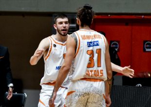 Αποθέωση για Γιαννόπουλο – Αποδοκιμασίες για Ρογκαβόπουλο