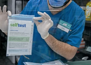 Άνοιξε η πλατφόρμα για τα δύο δωρεάν self test ανά πολίτη για τις γιορτές