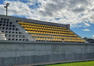 Σπάτα: «Κιτρινίζουν» οι κερκίδες του νέου γηπέδου (pics)