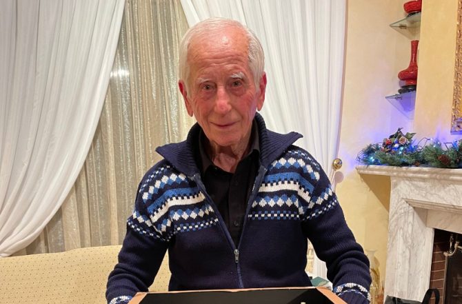 Η ΠΑΕ ΑΕΚ έκανε δώρο στον θρύλο, Ανδρέα Σταματιάδη την μακέτα του γηπέδου (ΦΩΤΟ)