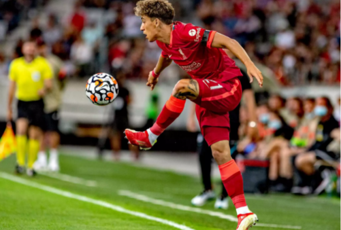 Τζέιμς: «Είναι αγνώριστος ο Τσιμίκας, παίζει λες και είναι στην Λίβερπουλ τρία χρόνια»