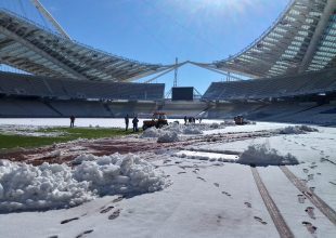 Μεγάλη προσπάθεια εκχιονισμού στο ΟΑΚΑ (PICS)