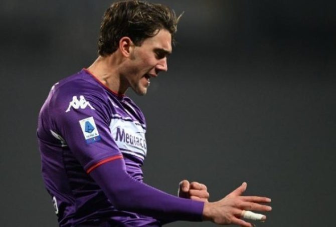 Οπαδοί της Φιορεντίνα ανέβασαν υβριστικά πανό με απειλές για τον Βλάχοβιτς