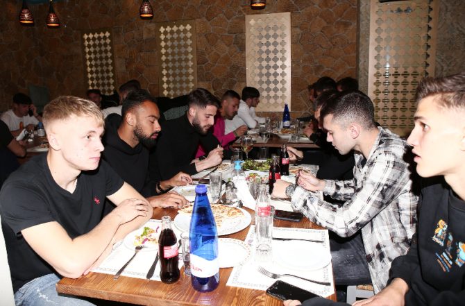 Δείπνο για την ΑΕΚ Β’ με παρόντες τους Κονέ, Παπαδημητρίου και Κοσμά (pics)