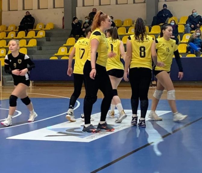 Νίκες για της ακαδημίες βόλεϊ κοριτσιών