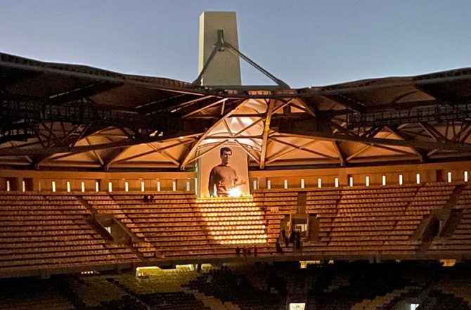 Η ORIGINAL 21 γέμισε κεράκια τον πυλώνα του Σεραφείδη (pics)