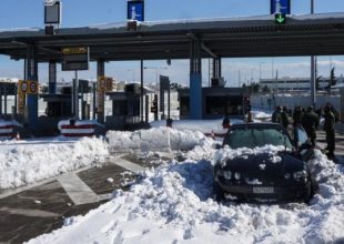 Κατατέθηκε η πρώτη αγωγή κατά της Αττικής Οδού από εγκλωβισμένη οδηγό