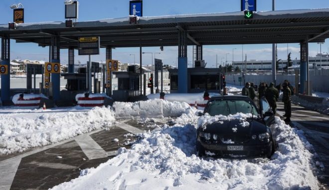 Κατατέθηκε η πρώτη αγωγή κατά της Αττικής Οδού από εγκλωβισμένη οδηγό Κατατέθηκε η πρώτη αγωγή κατά της Αττικής Οδού από εγκλωβισμένη οδηγό