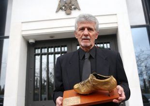 Στο Μουσείο της ΑΕΚ το «Χρυσό παπούτσι» του Γιώργου Δέδε (ΦΩΤΟ)