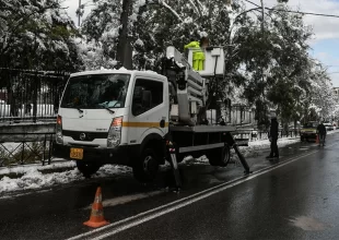 Τεράστια προβλήματα στην ηλεκτροδότηση – Μέχρι το βράδυ θα έχει αποκατασταθεί η συντριπτική πλειοψηφία των βλαβών, λέει ο Σκρέκας