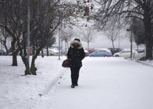 Μήνυμα του 112 στην ανατολική και βόρεια Αττική: Προειδοποιεί για επικίνδυνες χιονοπτώσεις