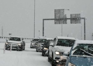 Κακοκαιρία Ελπίς: Στους δρόμους ο Στρατός για το χάος στην Αττική Οδό – Γενική αργία την Τρίτη στη χώρα
