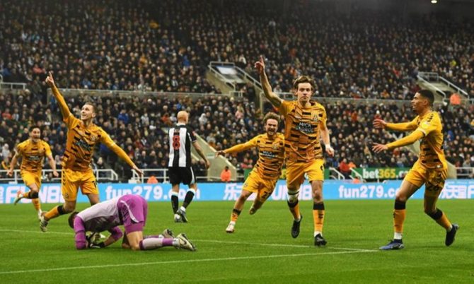 Σοκ για τη «νεόπλουτη» Νιούκαστλ, αποκλείστηκε από την Κέιμπριτζ Σοκ για τη «νεόπλουτη» Νιούκαστλ, αποκλείστηκε από την Κέιμπριτζ