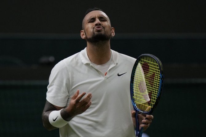 Ο Κύργιος ύψωσε το μεσαίο του δάκτυλο και υπερασπίστηκε τον Τζόκοβιτς Ο Κύργιος ύψωσε το μεσαίο του δάκτυλο και υπερασπίστηκε τον Τζόκοβιτς