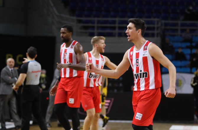 Απάντησε ο Λαρεντζάκης: «Μου είπαν να πεθάνει η μάνα μου, χάρισα πολλά χρήματα στην ΑΕΚ»